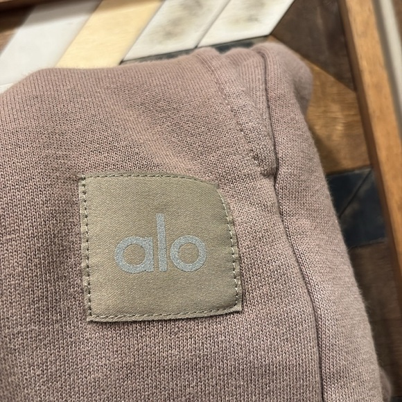 ALO Yoga Ombre Sweatpants - Picture 6 of 9